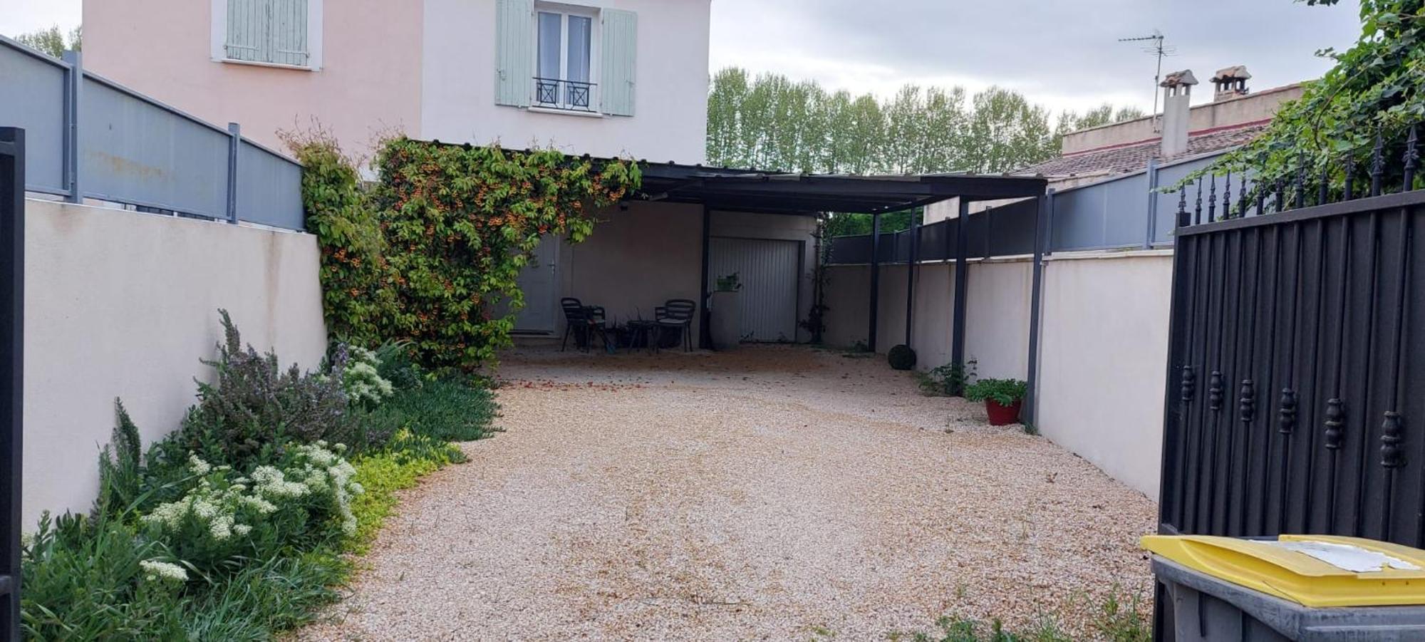 Maison Entiere Redessan מראה חיצוני תמונה